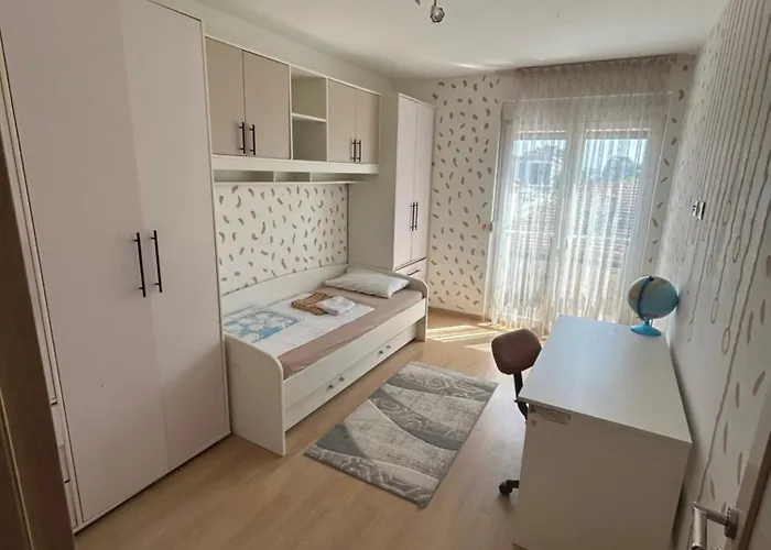 Ana's 2 Bedrooms Lovely Flat * Podgoriçe